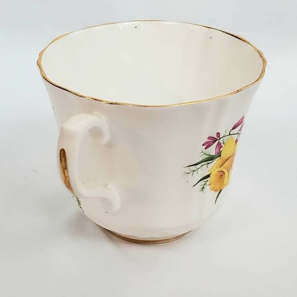 Royal Imperial Bone China Teacup Yellow Daffodils Floral Gold Trim England - Picture 3 of 8